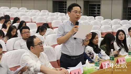 评委老师对选手回答进行评价.JPG